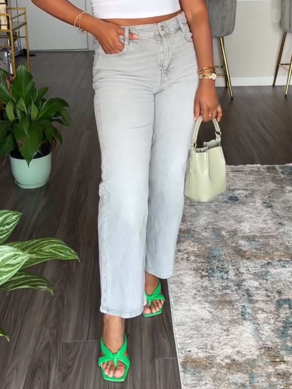 Zara’s Grey Straight-Leg Jeans